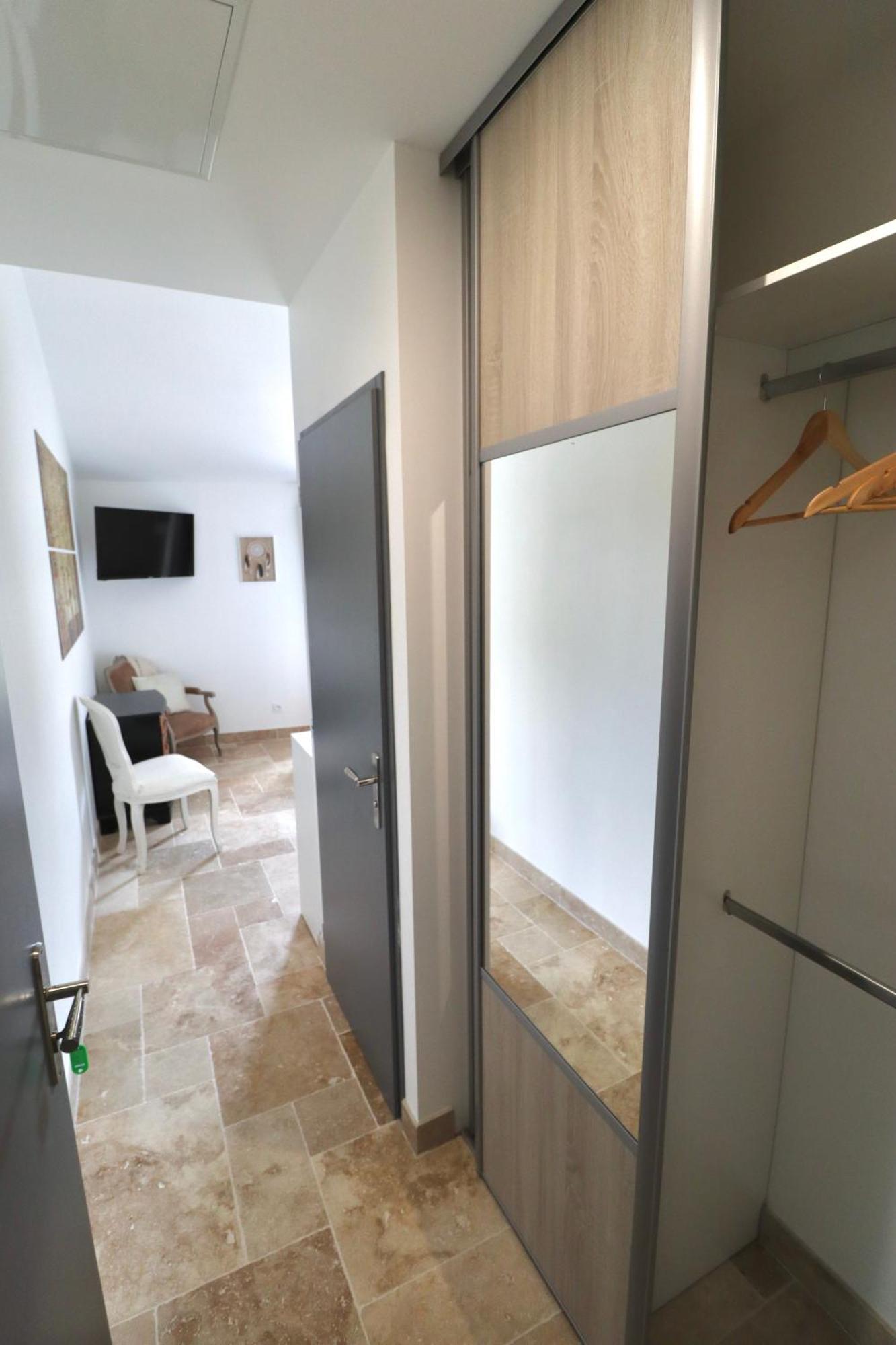 Chambres D'Hotes Avec Jacuzzi Et Piscine Au Mas De Cadoule Saint-Just (Herault) Quarto foto