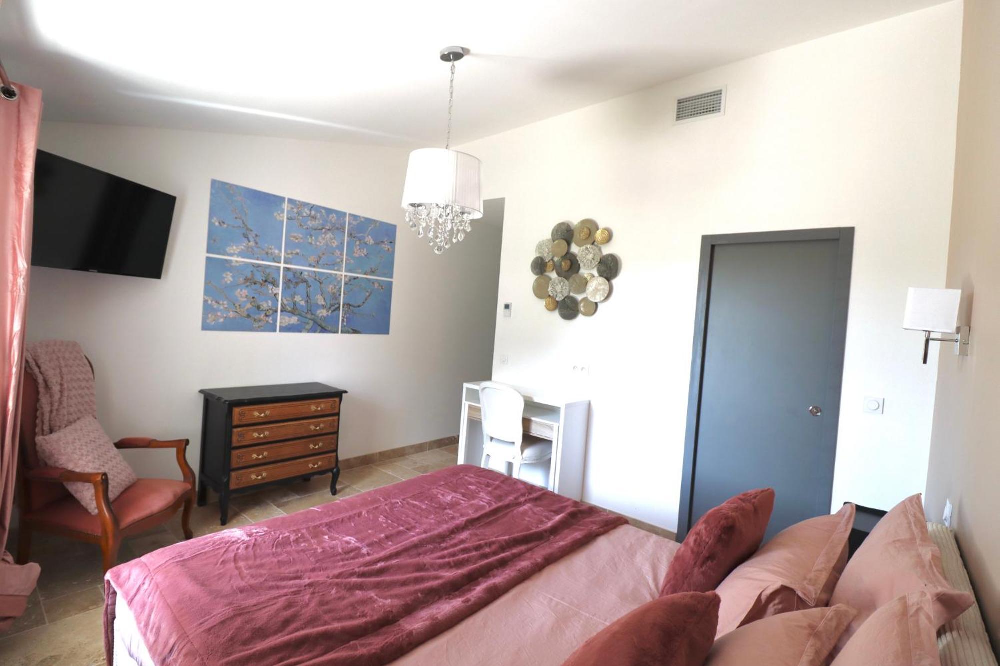 Chambres D'Hotes Avec Jacuzzi Et Piscine Au Mas De Cadoule Saint-Just (Herault) Quarto foto